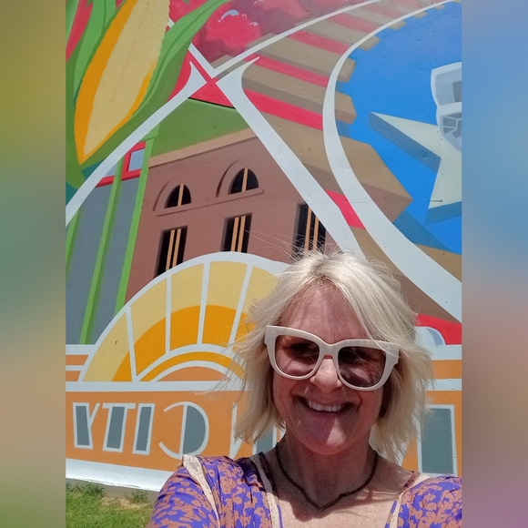 Meet your Posher, Amber - Picture 7 of 10